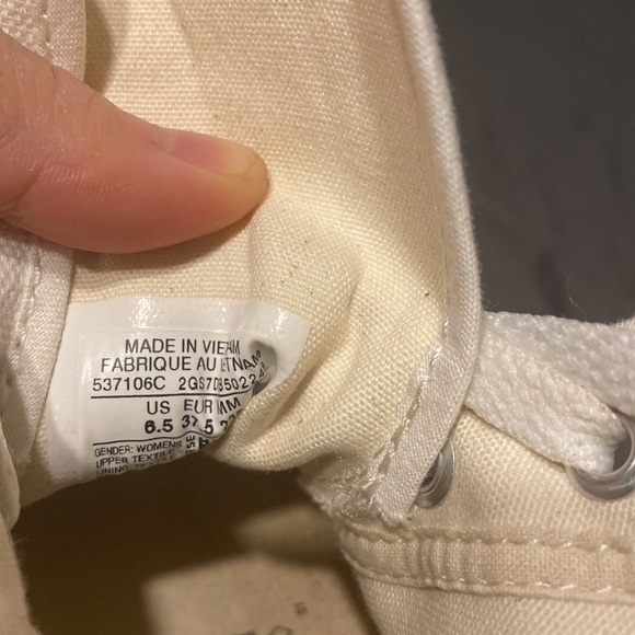 Converse size 6 - non traditional (with a slight heel) - Picture 8 of 9